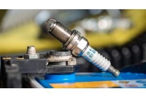 Komponen Busi dan fungsinya